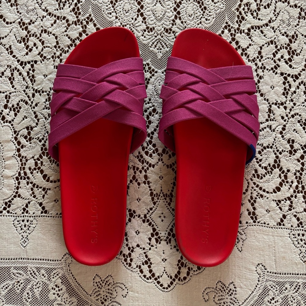 red and pink rothy’s slides